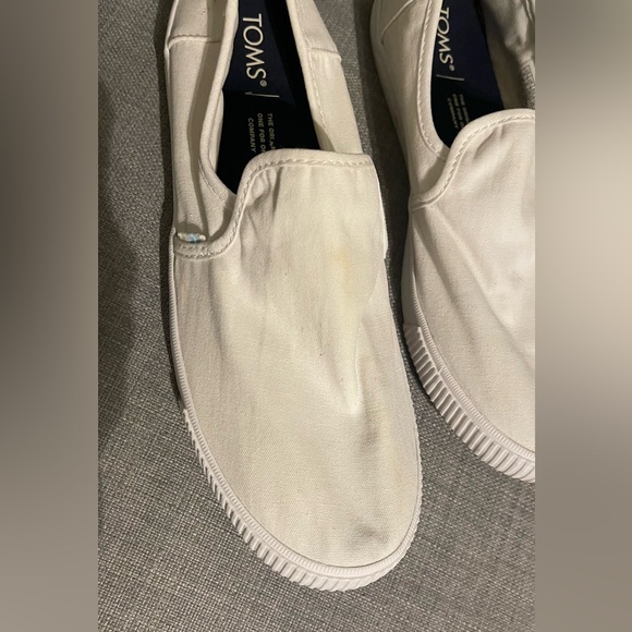 White Tom’s size 8 women’s - Picture 9 of 10